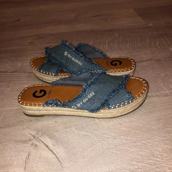 Guess -women’s slides - Jean material on top sz 7 - Picture 1 of 5